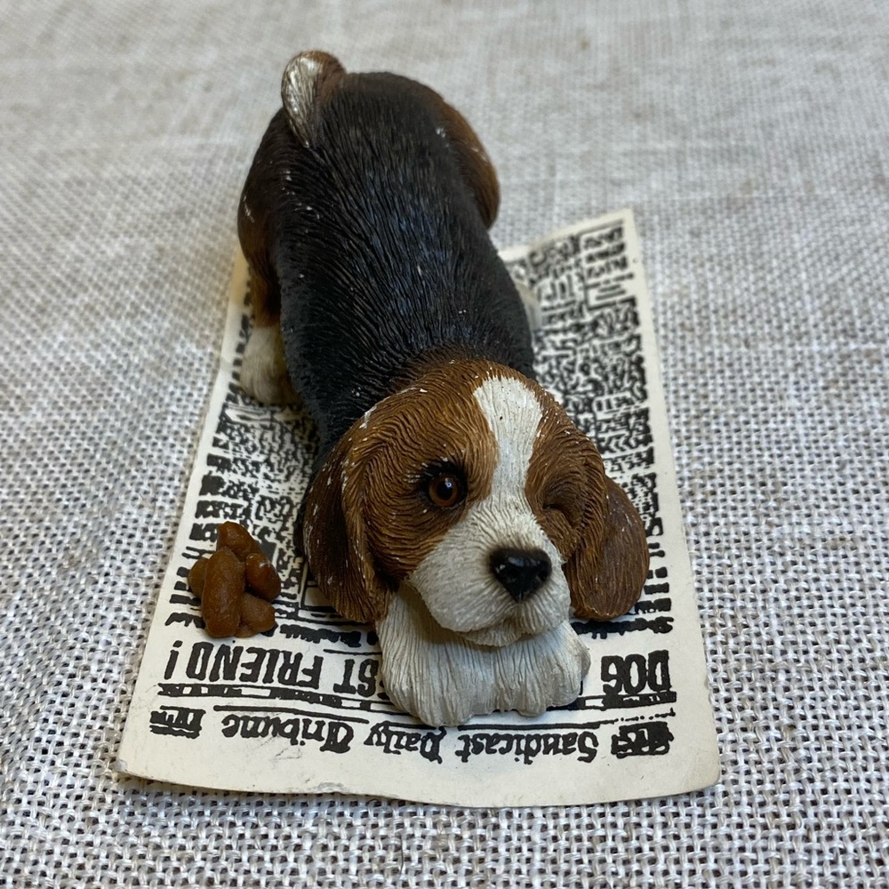 Vintage 1990 Sandicast Pesky Peepers dog figurine B01 beagle, Brue.